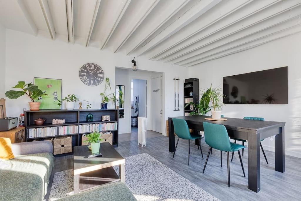 Nice Flat With Billard And View Paris Bagian luar foto